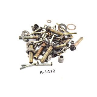 Yamaha RD 250 522 - engine screws leftovers small parts A1470