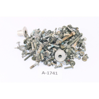 Yamaha YZF-R1 RN04 Bj 1999 - Screws Remnants Small Parts A1741