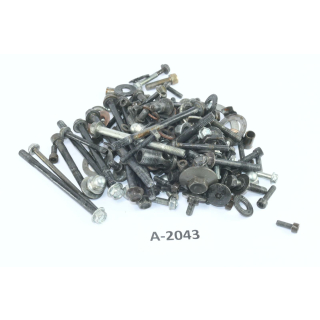 Suzuki GSX 600 F GN72B - engine screws leftovers small parts A2043