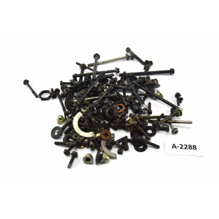 Suzuki GSF 600 S Bandit GN77B Bj 1996 - engine screws leftovers small parts A2288