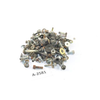 Suzuki DR 600 SN41A Bj. 85 - Screws remnants of small parts A2581