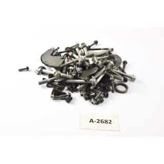 Yamaha YZF-R6 RJ05 Bj 2003 - engine screws leftovers small parts A2682