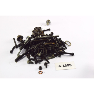 Honda XL 250 R MD11 Bj 1986 - engine screws leftovers small parts A1398