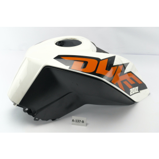 KTM 200 Duke 2013 - Carenado del depósito dañado A137B