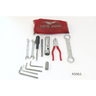 Moto Guzzi V11 Cafe Ballabio 2003 - on-board tool kit A5963